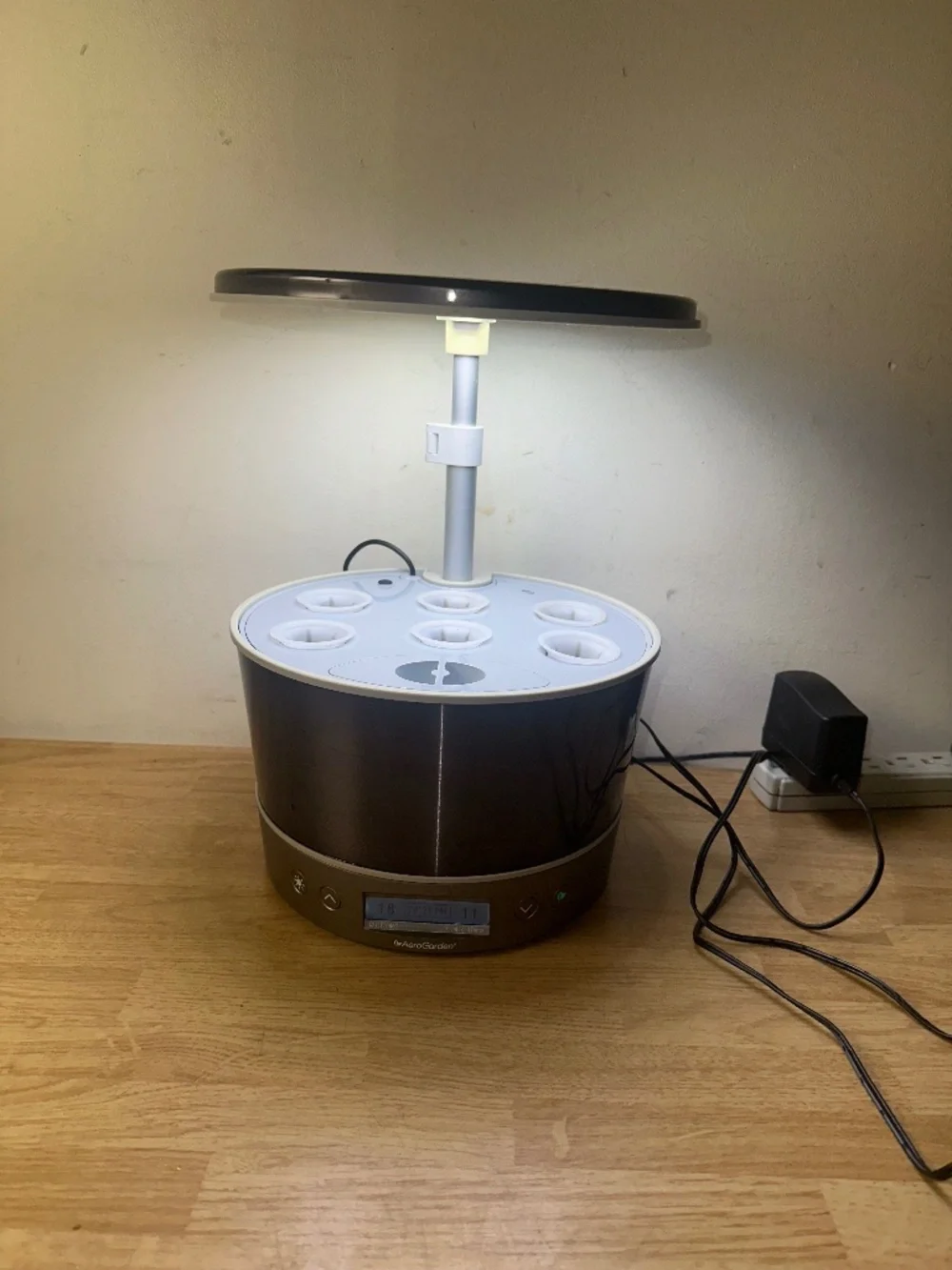 AEROGARDEN HARVEST 360 - 6-POD LED HYDROPONIC INDOOR GARDEN STAINLESS STEEL